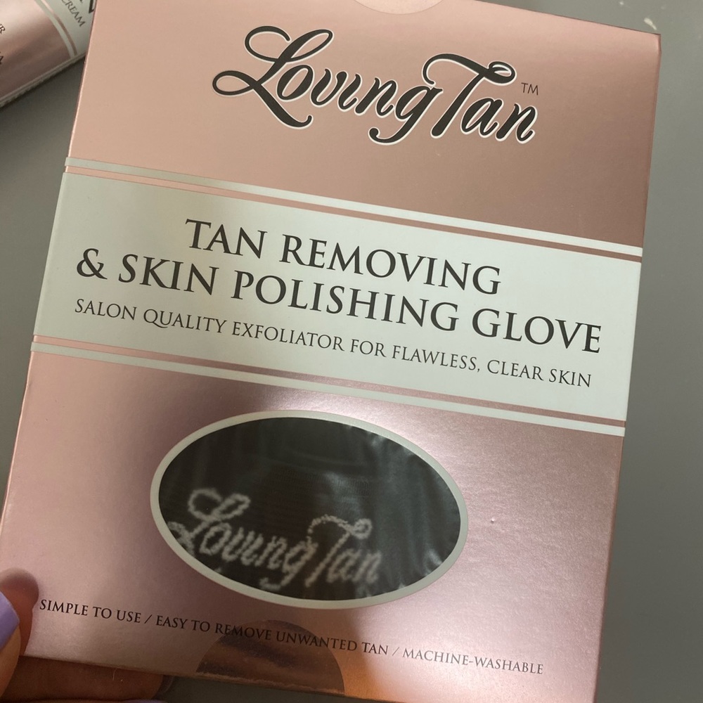 Loving tan polishing glove